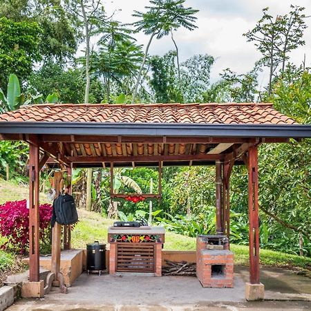 Agradable Cabana Cafetera Con Jacuzzi A 12 Min Del Centro De Pereira Εξωτερικό φωτογραφία