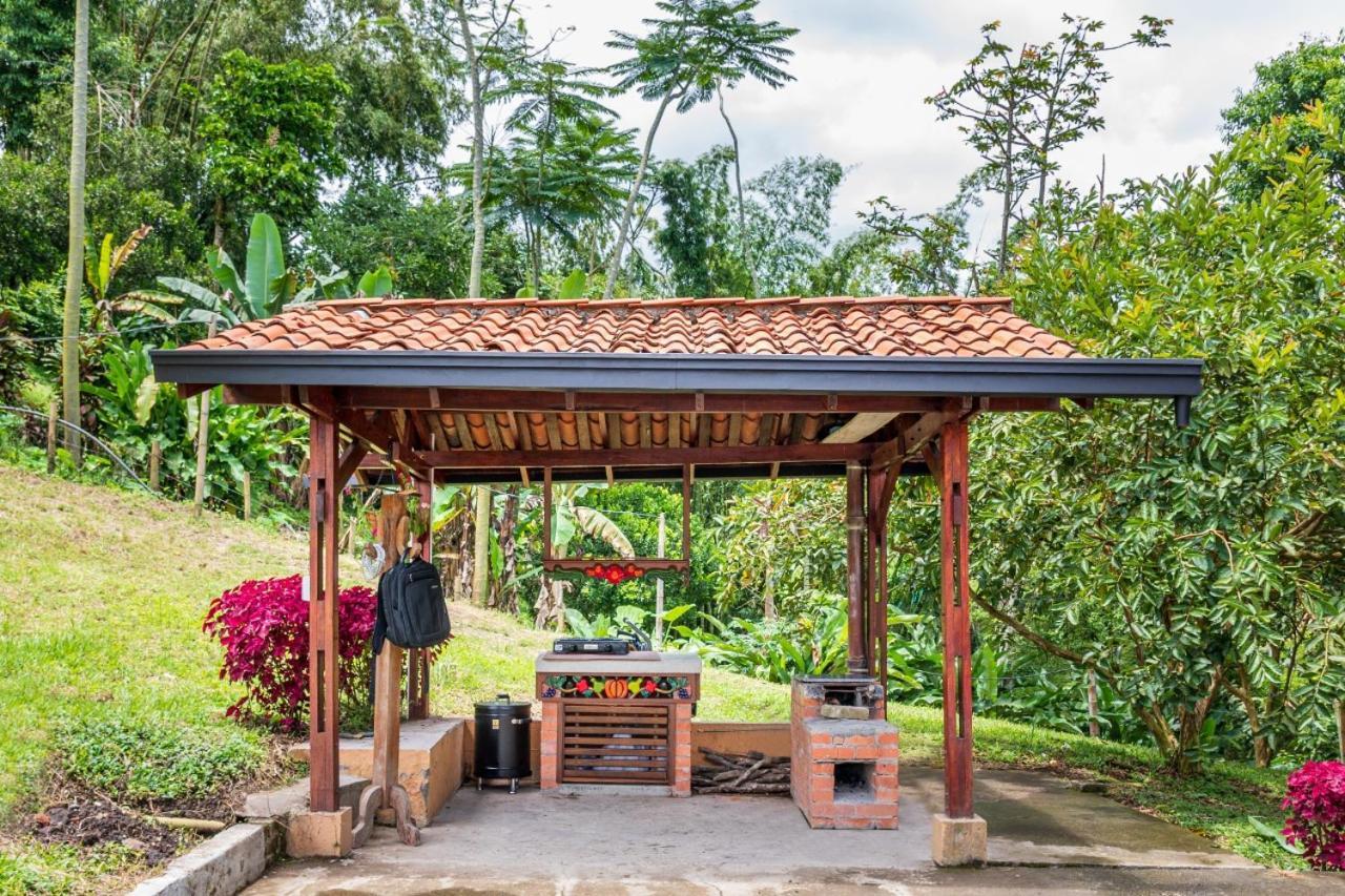 Agradable Cabana Cafetera Con Jacuzzi A 12 Min Del Centro De Pereira Εξωτερικό φωτογραφία